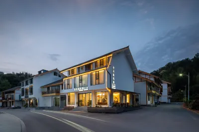 salad days hotel