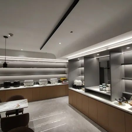 Tupai Hotel Chain (Huarong People's Square Branch)
