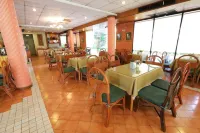 Pin Hotel Hotels near Wat Si Phumma