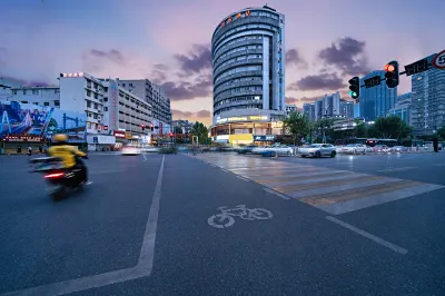 Homeinn Hotel (Wuhan Hanzheng Street CapitaMall Store) Hotel in zona Xiaoxing Dock