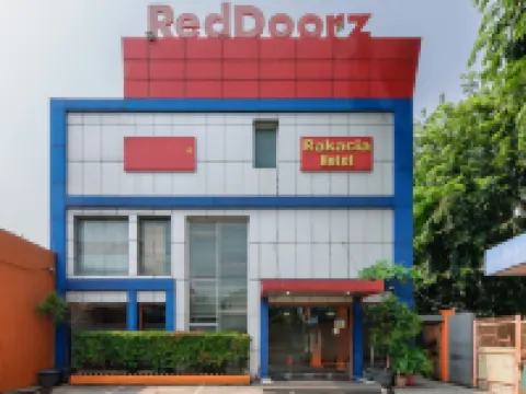 RedDoorz Plus @ Jalan Pemuda Jakarta Hotels near Al Azhar Grand Mosque