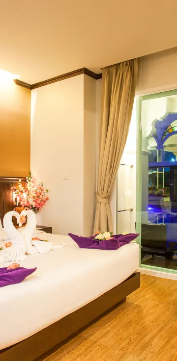 ห้องเตียงใหญ่พร้อมสิทธิ์เข้าใช้บริการสระว่ายน้ำ