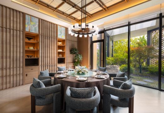 호텔 인디고 쑤저우 진지 호수의 감각적인 로비