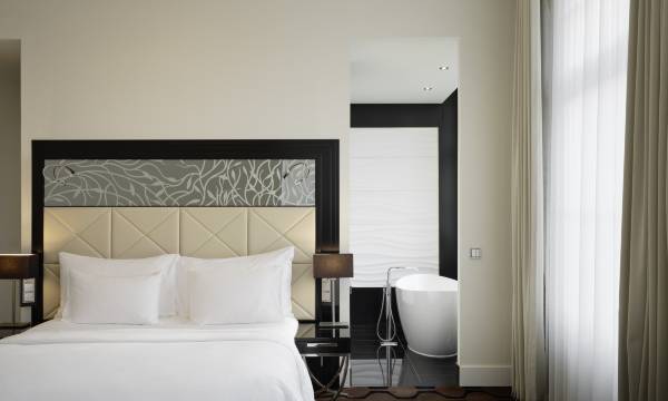 Roomers Berlin Steinplatz, Autograph Collection