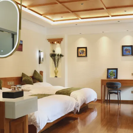 Jialong Homestay (Zhagana Scenic Area Ticket Center)