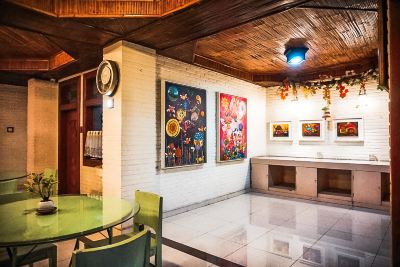 レストラン ウィスマ アリーズ ホテル ジョグジャカルタの写真