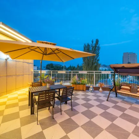 Yining YinSai Courtyard Homestay (Liuxing Street Scenic Area)
