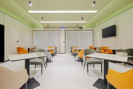 GreenTree Inn Express Hotel (Weihai Wendeng Xiangshan Road) Отели рядом с достопримечательностью «Aodaliya Kunshilan Occupation Technology (Nan'an) College Weihai Branch»