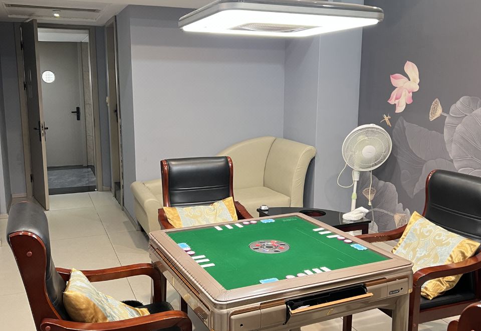 3. 로맨틱 호텔 타..