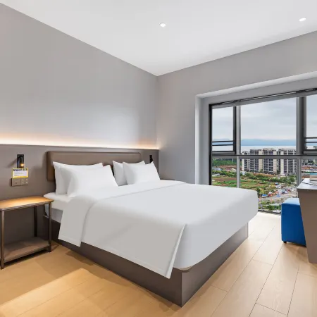 7Days Premium Hotel ( Kunming South High-speed Railway Station Gucheng Subway Station ) Отели рядом с достопримечательностью «Озеро Дяньчи»