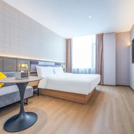 Home Inn Plus Hotel (Linyi Lushang Center Wanda Plaza Branch)