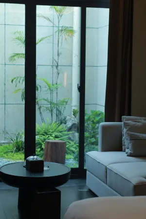 Longnan Wushiwei Hotel Отели рядом с достопримечательностью «Binjiang Square»