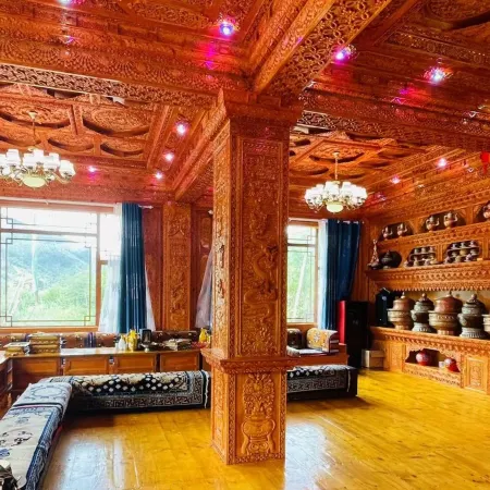Genie Ekang Manor
