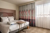 Novotel Warszawa Centrum Hotels near Antrakt Cafe