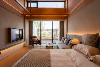 Purple House Koi Pond Courtyard Guesthouse