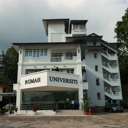 RUMAH UNIVERSITI Отели рядом с достопримечательностью «Пантай Далам»
