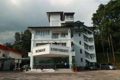 RUMAH UNIVERSITI Hotels near International Medical University
