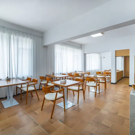 Qiyu Xingcheng Hotel (Hezhou Avenue Ailian Lake Park)