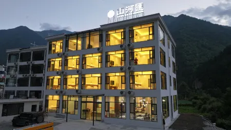 ShanHe Riverside Lodge Отели рядом с достопримечательностью «Seven-color Sea»