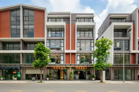 Royal Hotel - Vinhomes Ocean Park 3 Отели в г. Nghia Tru