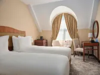 The Central Point Hotel Baku