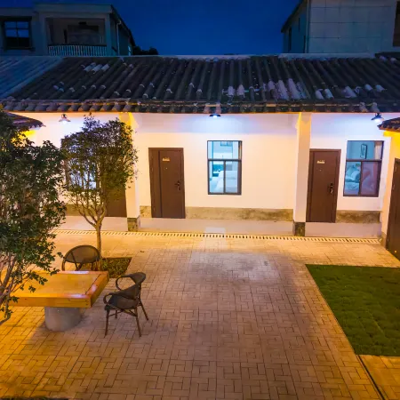 Jinglun Courtyard Vacation Apartment (Beihai Yintan Avenue)