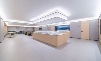 Quanji Gongyi Administrative Center Hotel