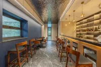 Mingdu Flower Half Open Hot Spring Resort Hotel - bar