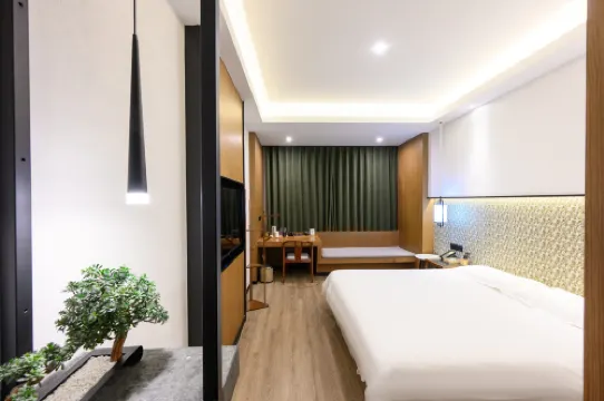 EZ Hotel (Ningbo Tianyi Square Town God's Temple Subway Station)