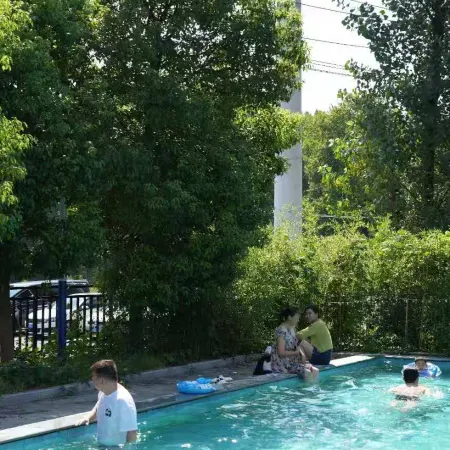Shaojian Banshushe B&B (Lujiang Tangchi Hot Spring Resort)