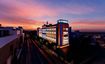 Guangzhou Oriental International Hotel (Shiqiao Subway Station)