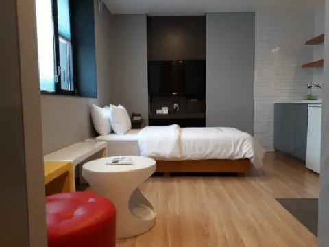 Grid Inn Hotel Hotel berhampiran Unhyeongung