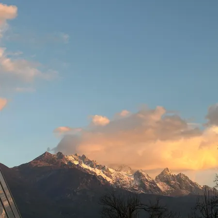 Watch the mountains with you·Designer 180° view of the snow-capped mountains