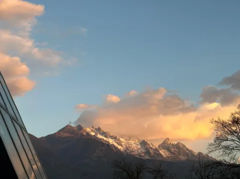 Watch the mountains with you·Designer 180° view of the snow-capped mountains