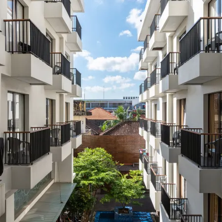 Palette Hotel Seminyak Отели рядом с достопримечательностью «Пляж Дабл-Сикс»