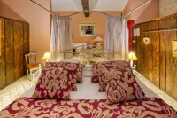 Domaine des Chais Hotels in Pons