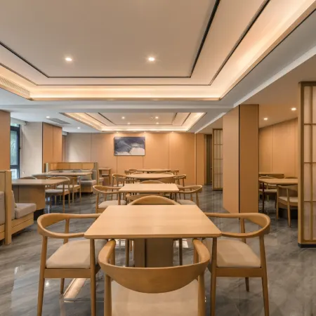 Huayi Hotel of Ledong Отели в г. Ледун