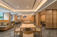 華逸ホテル 楽東（楽東高速鉄道駅）