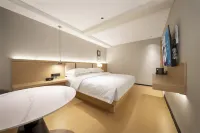 Gree Hotel (Hezhou Lingfeng Square Colorful Global City Branch)