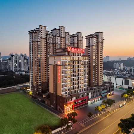 Vienna Hotel (Zhenjiang Railway Station, Xijin Ferry)