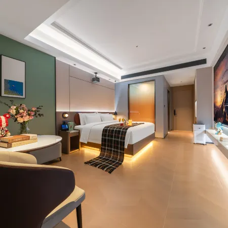 Ye Yuchen E-sports Movie Hotel (DingZhou Railway Station)