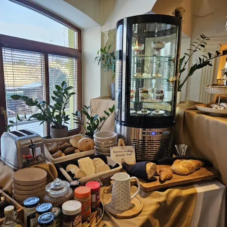 Penzión Wellness & Restaurant Zoborská, free parking