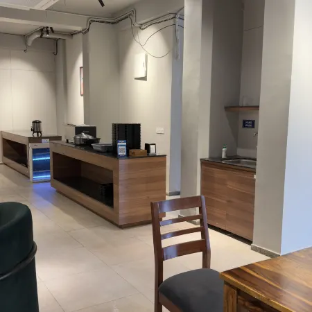Modern Studio Near Bombay Hospital |Juliet Balcony