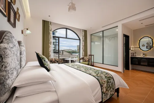 Miyou Smart Homestay (Xingyi Wanfenglin Airport South Railway Station)