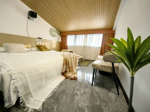 Kaifeng Moran Homestay (Wansui Mountain Da Song Wuxia City)