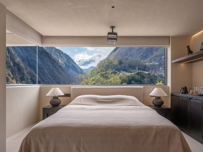YMUS·ANANDA Hot Spring Healing Retreat