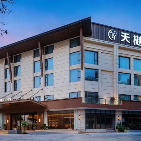 Tianyue Hotel (Qinzhou Baishihu Park Wuyue Plaza Branch)