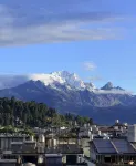 Ximan · Jade Dragon in Sight | Snow Top · Sunrise-Gilded Golden Mountain View Homestay - Gym