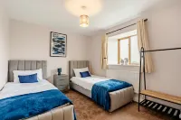 Spacious 3BR House | Sleeps 6 | Parking 4 Cars - parking