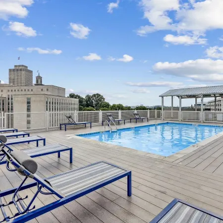 2bdr Downtown Nashville Apartment. Walk to Broadway and Music City Center